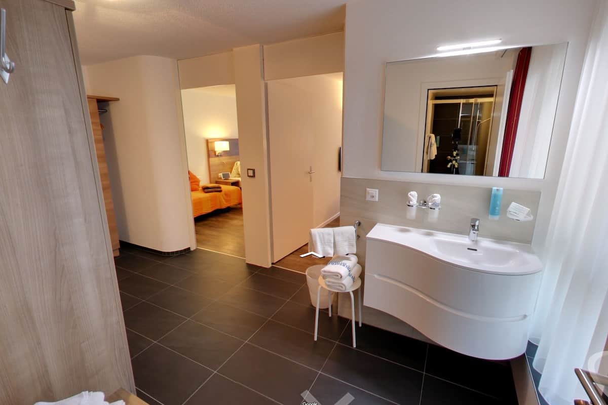 1 bedroom, hypo-allergenic bedding, in-room safe, desk