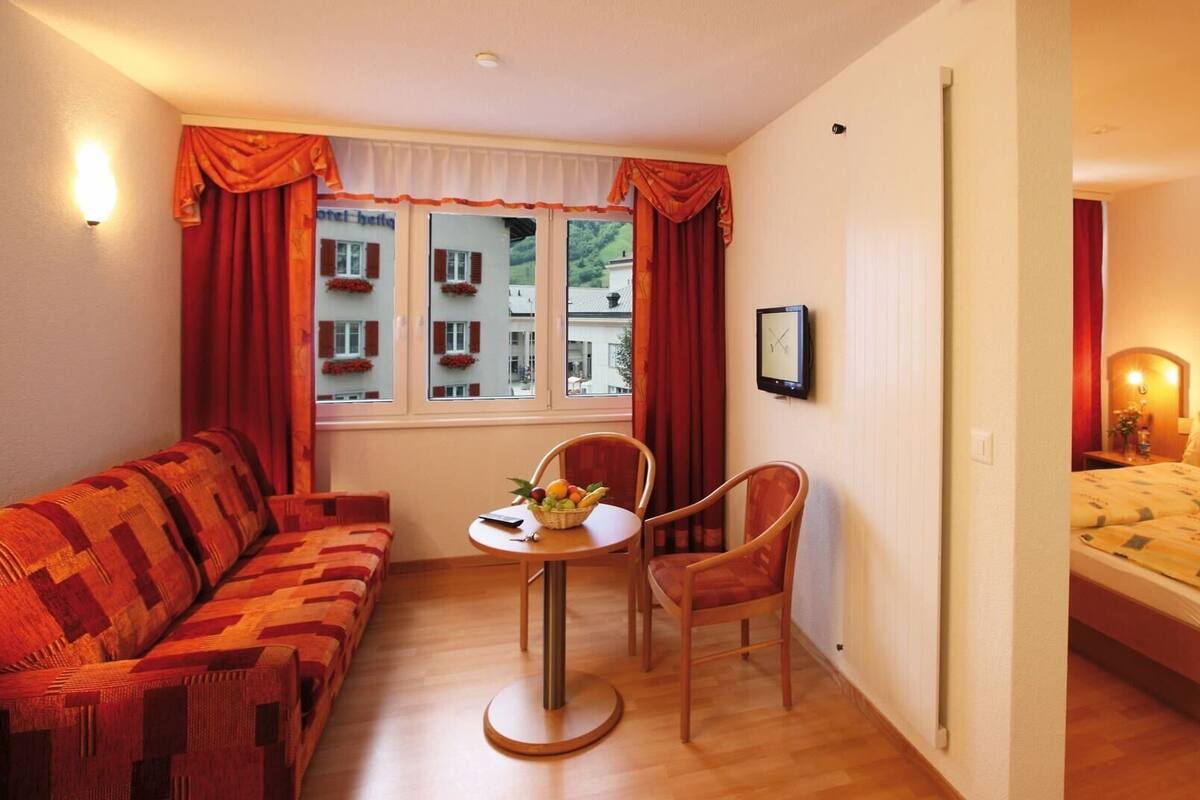 Hypo-allergenic bedding, in-room safe, desk, soundproofing