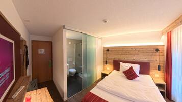 Phòng đơn Tiêu chuẩn (guest house Volksheilbad) | Bộ đồ giường kháng dị ứng, két bảo mật tại phòng, bàn, phòng cách âm