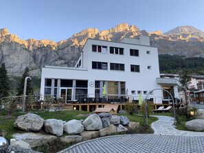 المنشأة من الخارج