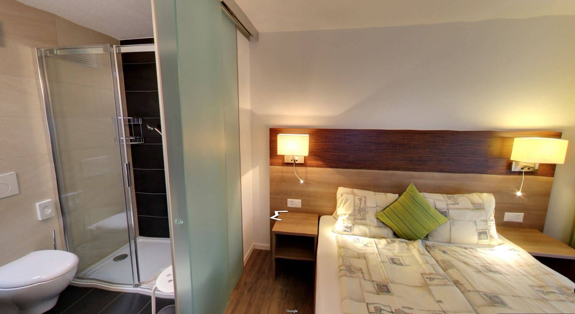 Hypo-allergenic bedding, in-room safe, desk, soundproofing