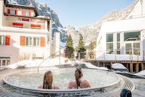 Outdoor spa tub - Therme 51 (Leukerbad)