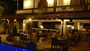 Outdoor pool, open 10:00 AM to 8:00 PM, pool umbrellas, sun loungers - Casablanca (Candolim)