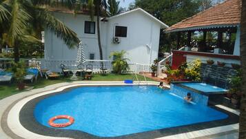 Outdoor pool, sun loungers