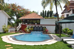 Outdoor pool, pool loungers - Colonia Santa Maria (Baga)