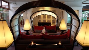 Lobby sitting area - RatiLanna Riverside Spa Resort (Chiang Mai)
