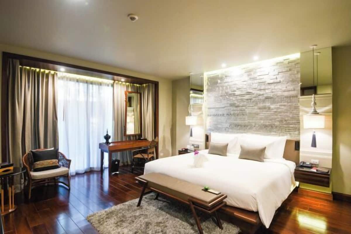 1 bedroom, premium bedding, minibar, in-room safe