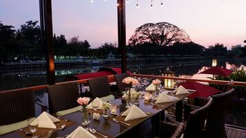 2 restaurants, breakfast, lunch, dinner served; Thai cuisine