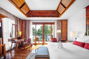 Premium bedding, minibar, in-room safe, desk - RatiLanna Riverside Spa Resort (Chiang Mai)