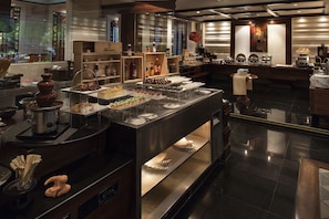 2 Restaurants, Frühstück, Mittagessen, Abendessen, thailändische Küche