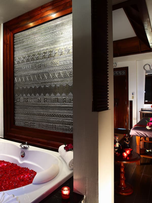 Couples treatment room(s), sauna, hot tub, body treatments, aromatherapy