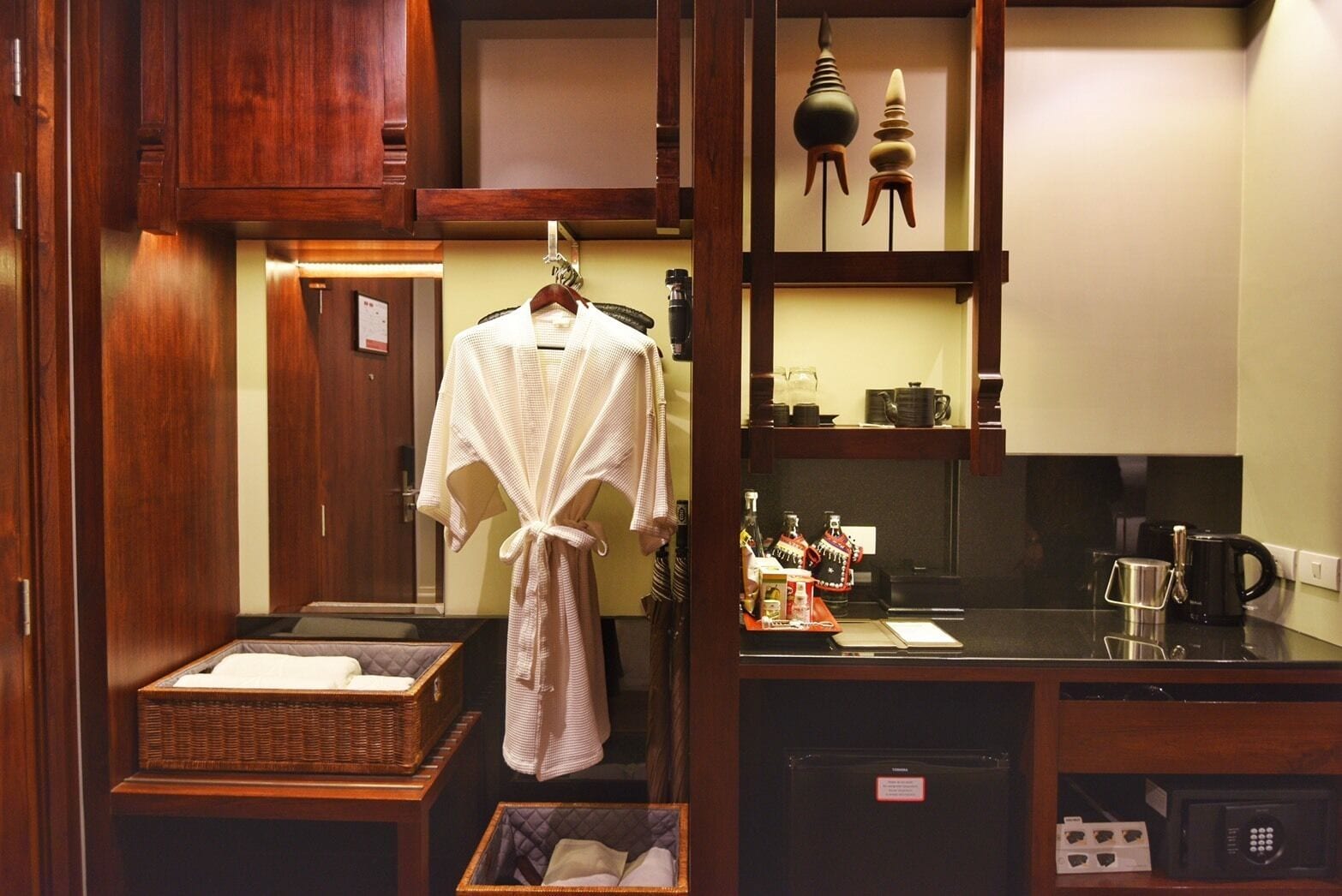 deluxe room | 1 bedroom, premium bedding, minibar, in-room safe