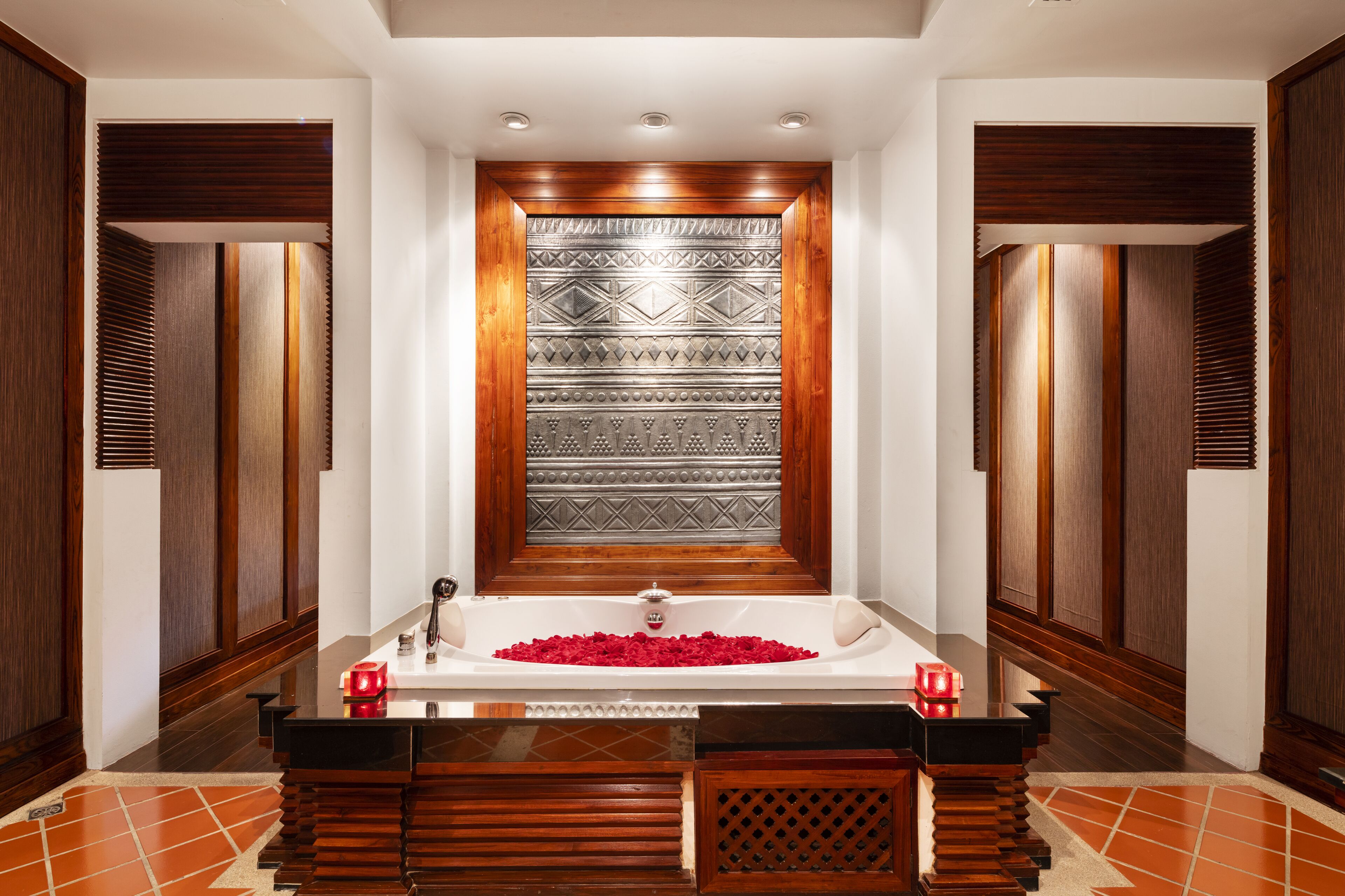 couples treatment room(s), sauna, hot tub, body treatments, aromatherapy