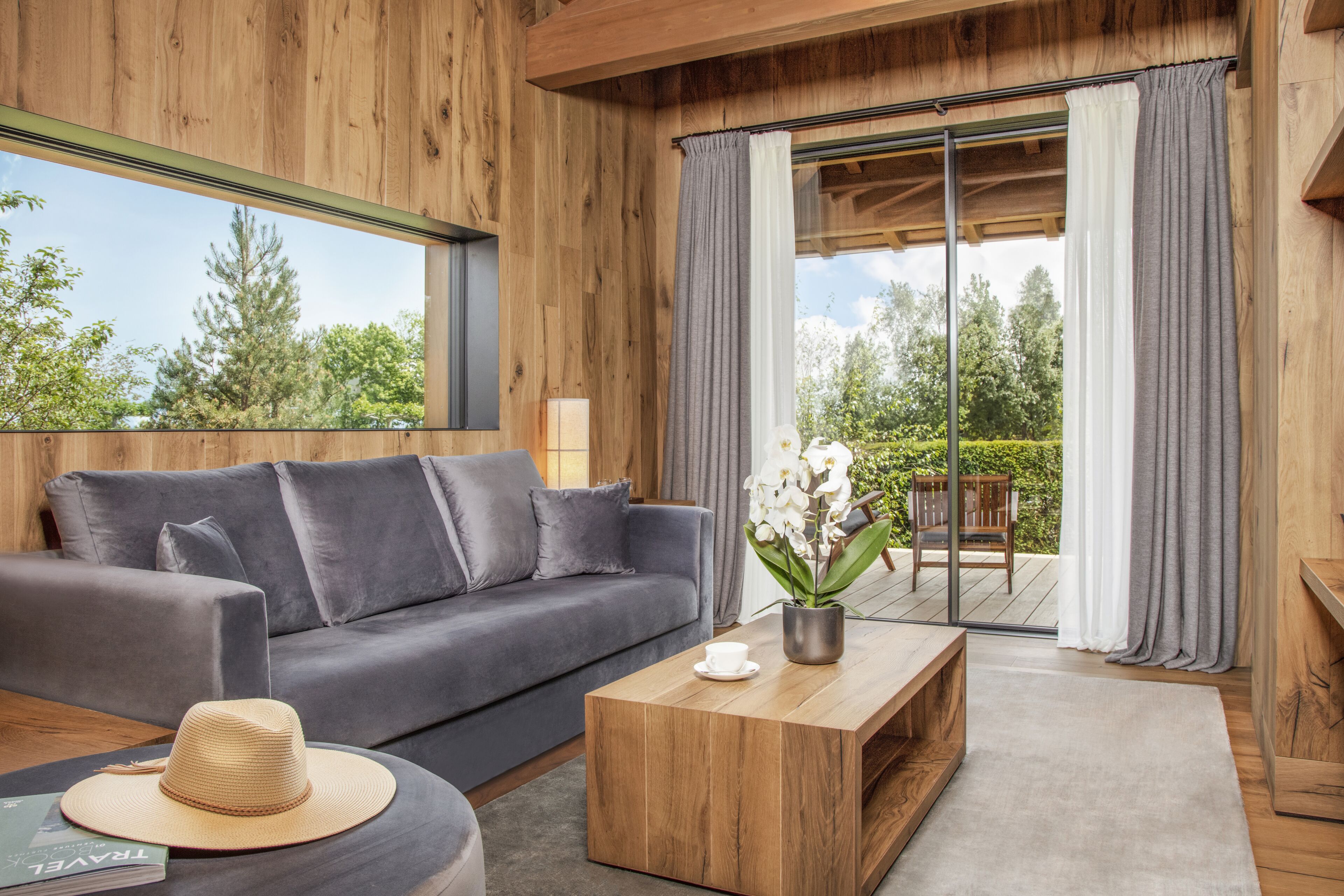 Suite Junior (Lodge Jacuzzi) | Literie de qualité supérieure, minibar, coffres-forts dans les chambres