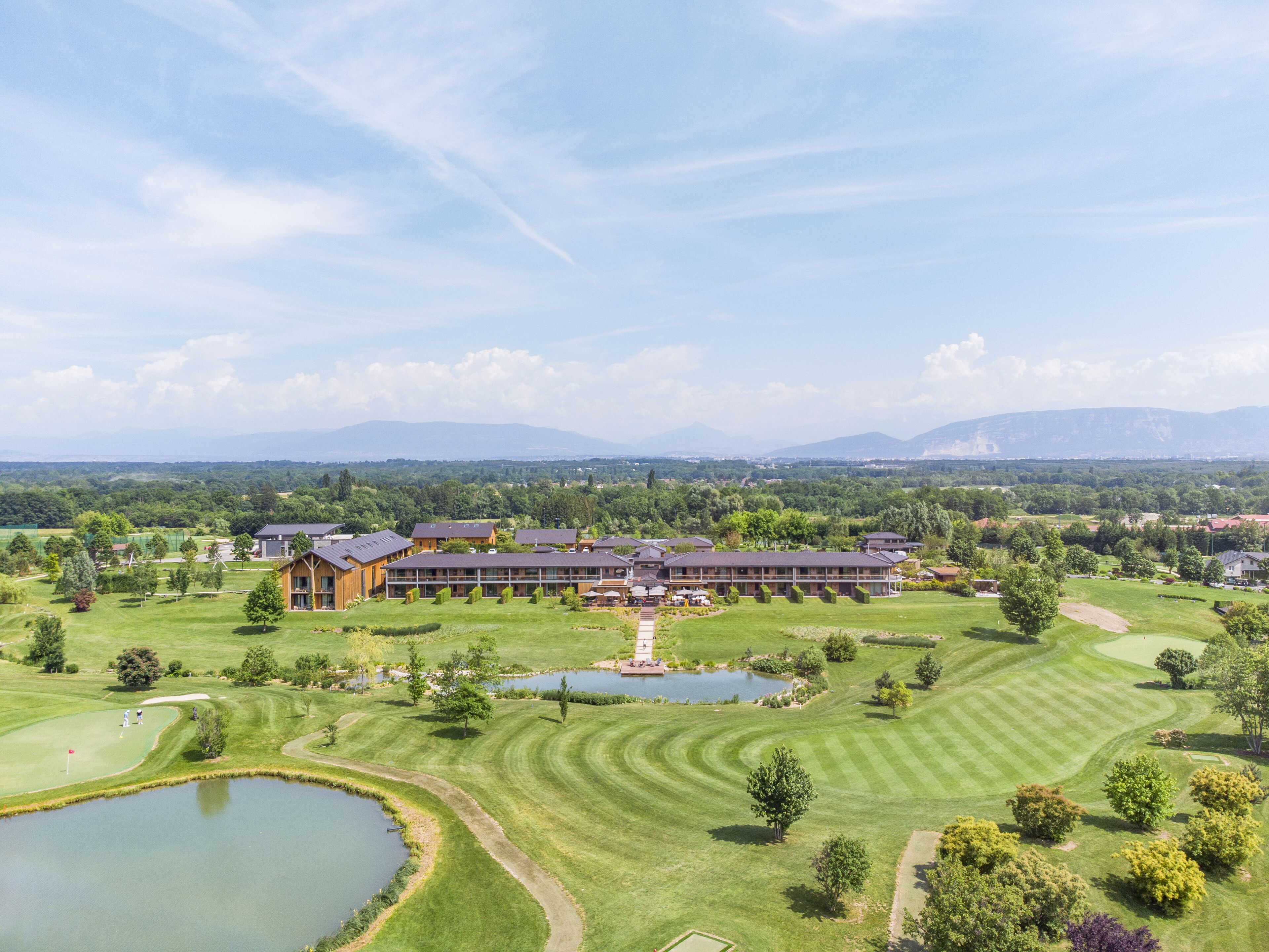 Chambre Supérieure, vue montagne | Vue sur le parcours de golf