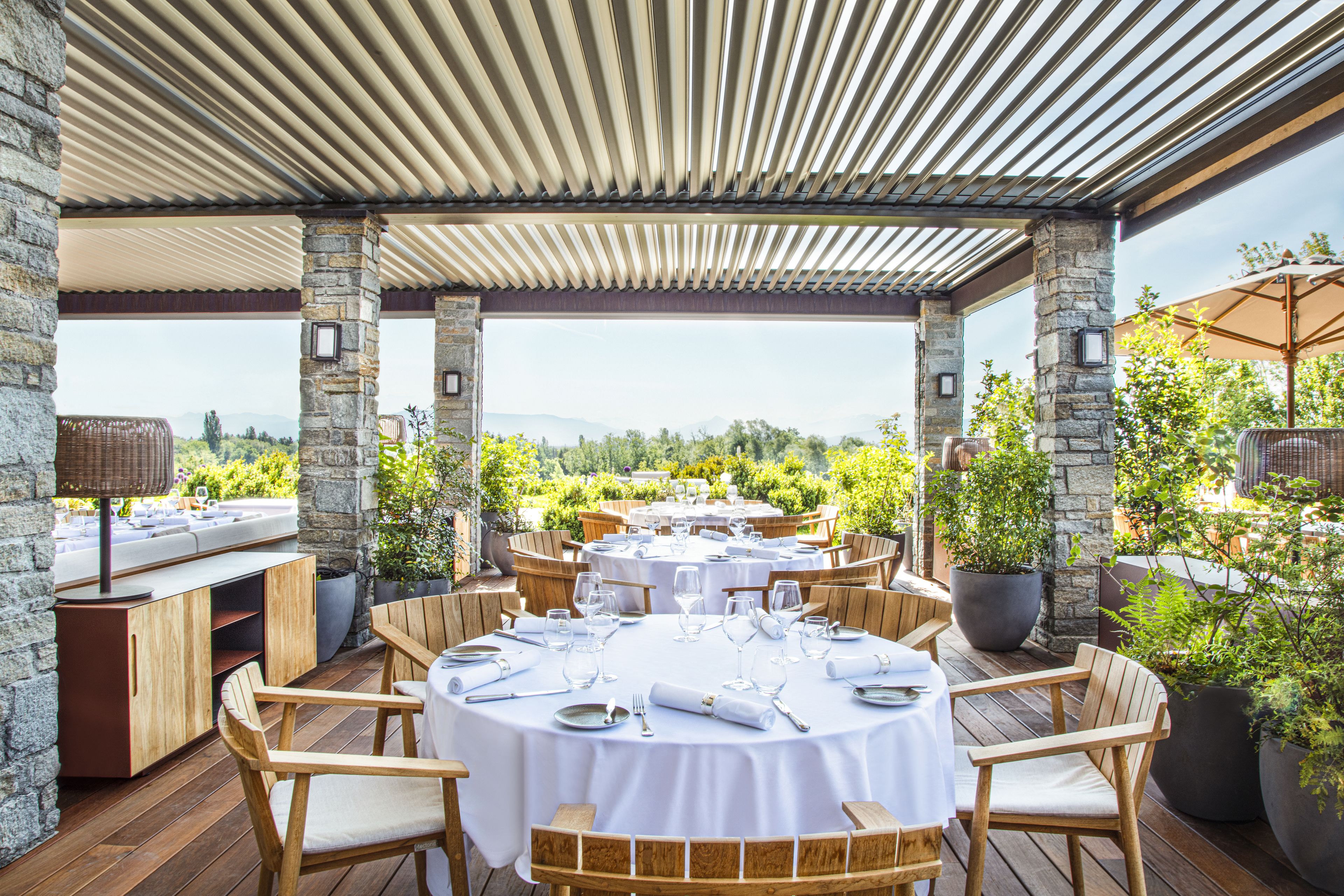 2 restaurantes: opção de café da manhã, almoço e jantar