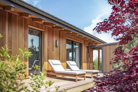 Junior Suite (Lodge Jacuzzi) | Premium bedding, minibar, in-room safe, desk. Jiva Hill Resort - Genève