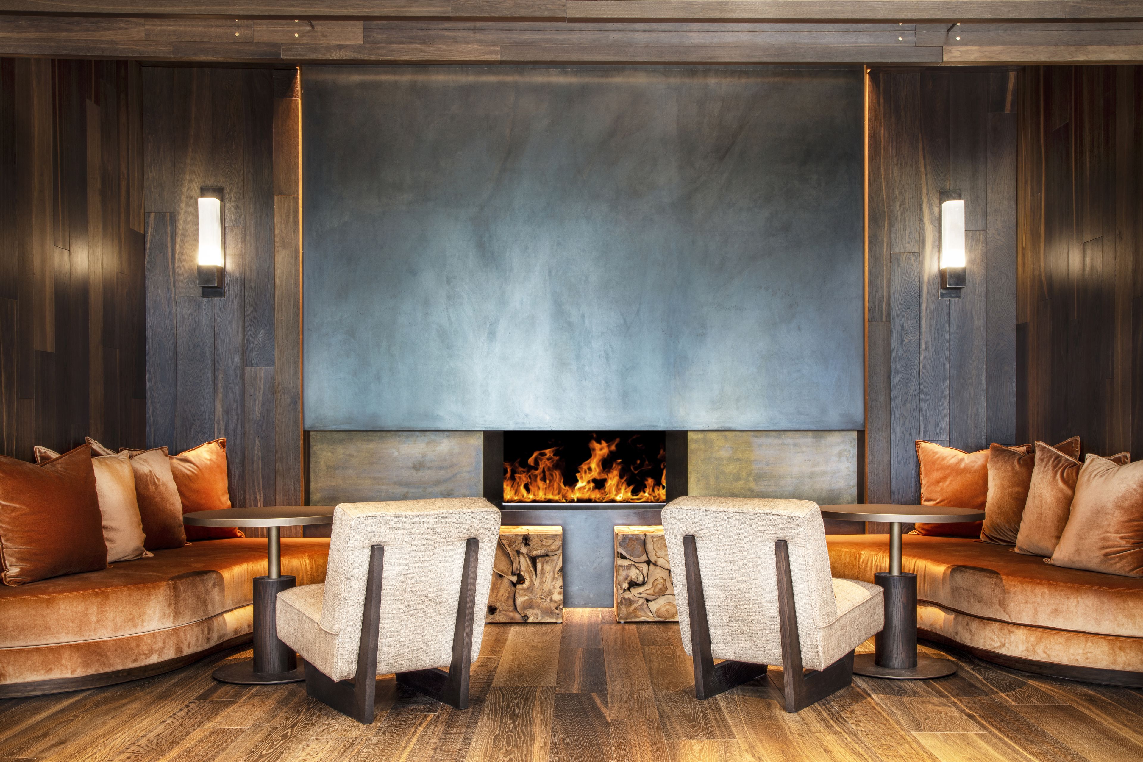 2 restaurants, breakfast, lunch, dinner served; french cuisine