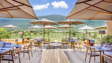 2 restaurants, serveren ontbijt, lunch, diner, Franse gerechten