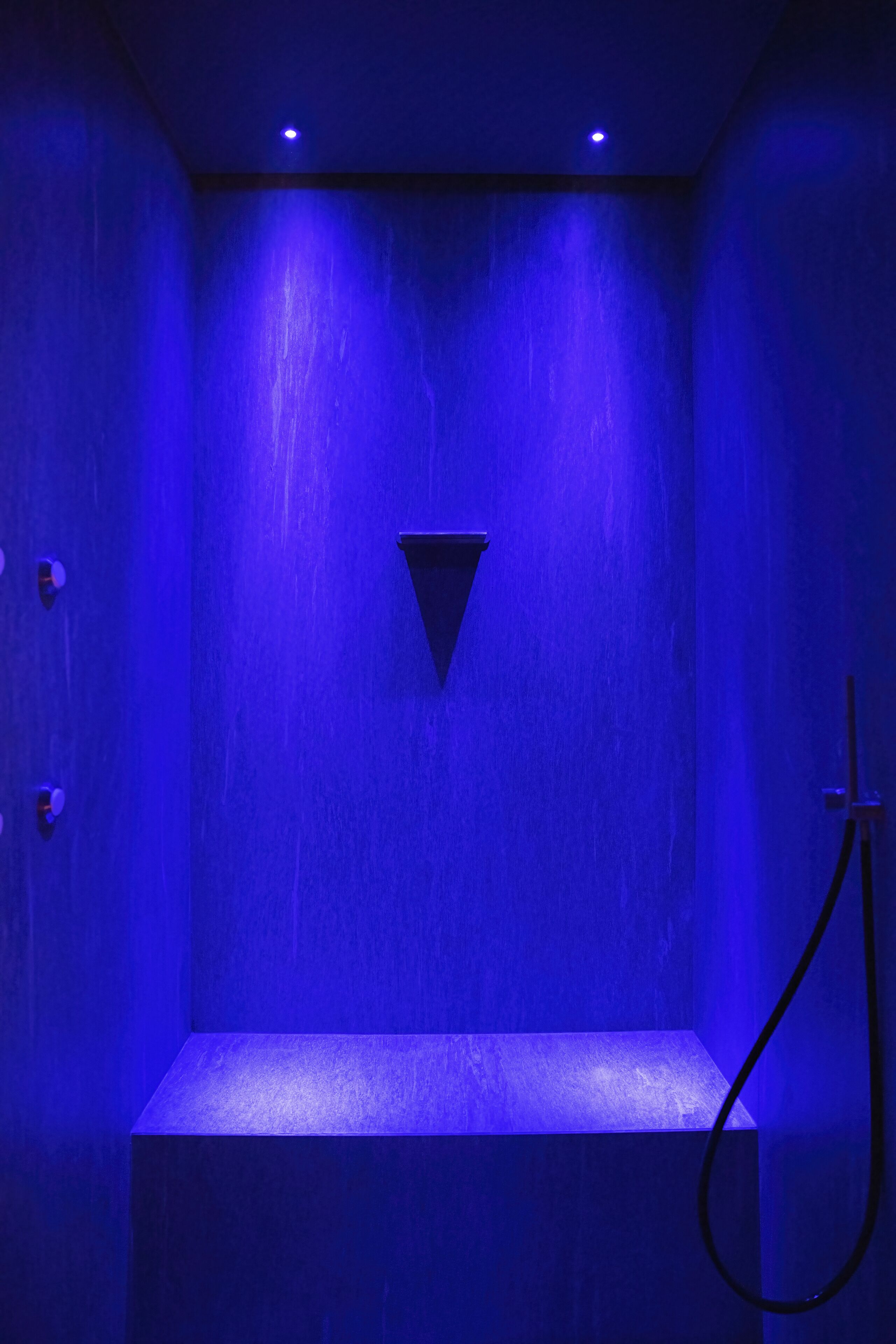 sauna, hot tub, steam room, hot springs/mineral springs