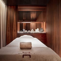Een sauna, een bubbelbad, een stoombad, warm/mineraalwaterbronnen