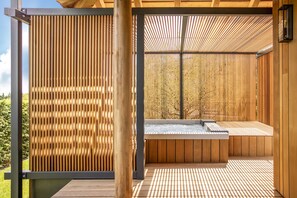 Suíte júnior (Lodge Jacuzzi) | Roupas de cama premium, frigobar, cofres nos quartos, escrivaninha