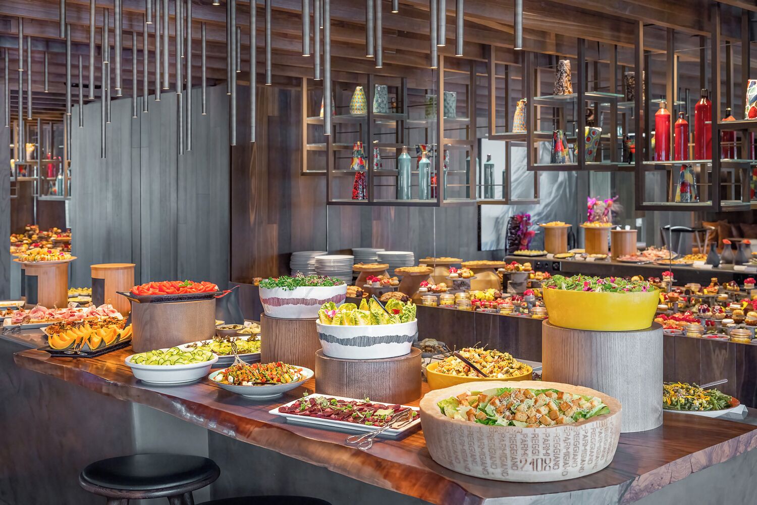 2 restaurants; breakfast, lunch, dinner and brunch served 