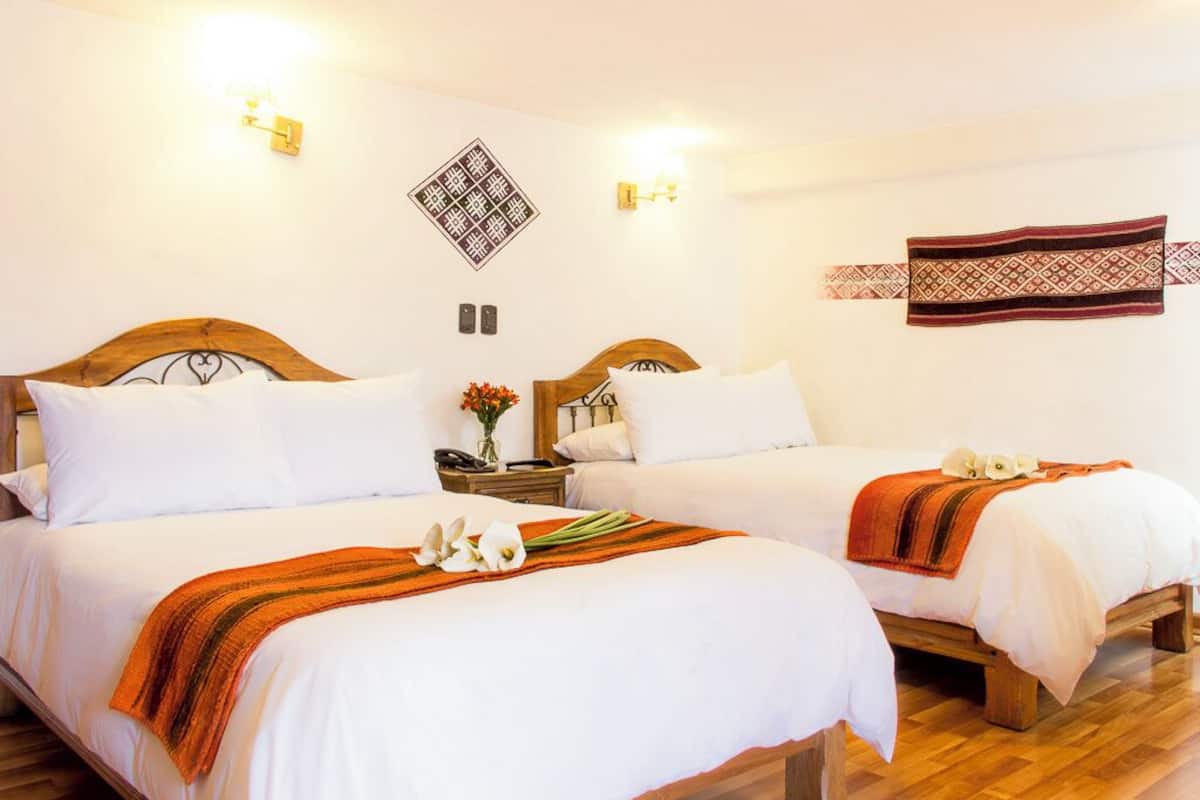 Chambre Triple Supérieure, 1 chambre, non-fumeurs, vue cour intérieure | 1 chambre, literie de qualité supérieure, surmatelas