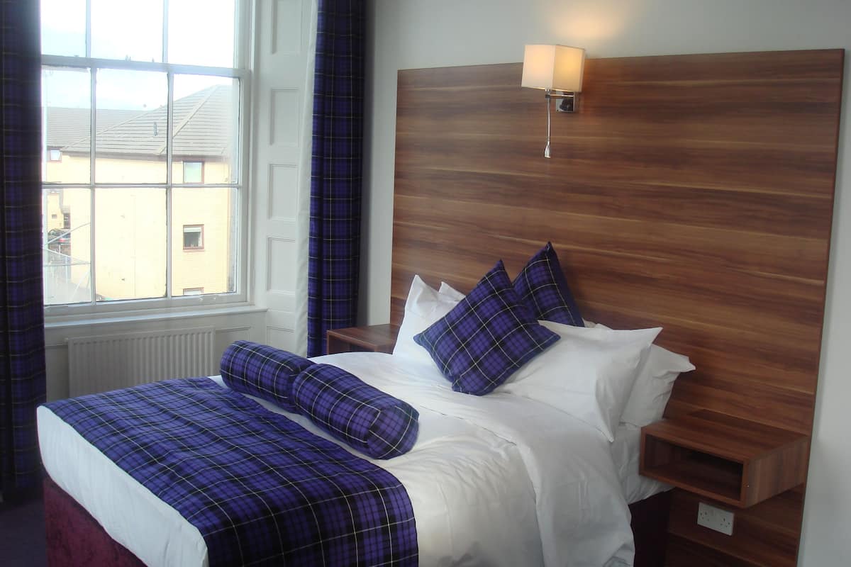 deluxe quadruple room | desk, soundproofing, iron/ironing board, free wifi