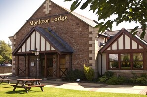 Exterior - Premier Inn Ayr/Prestwick Airport (Prestwick)