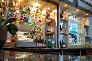 Bar (on property) - Osborne Hotel (Newcastle-upon-Tyne)