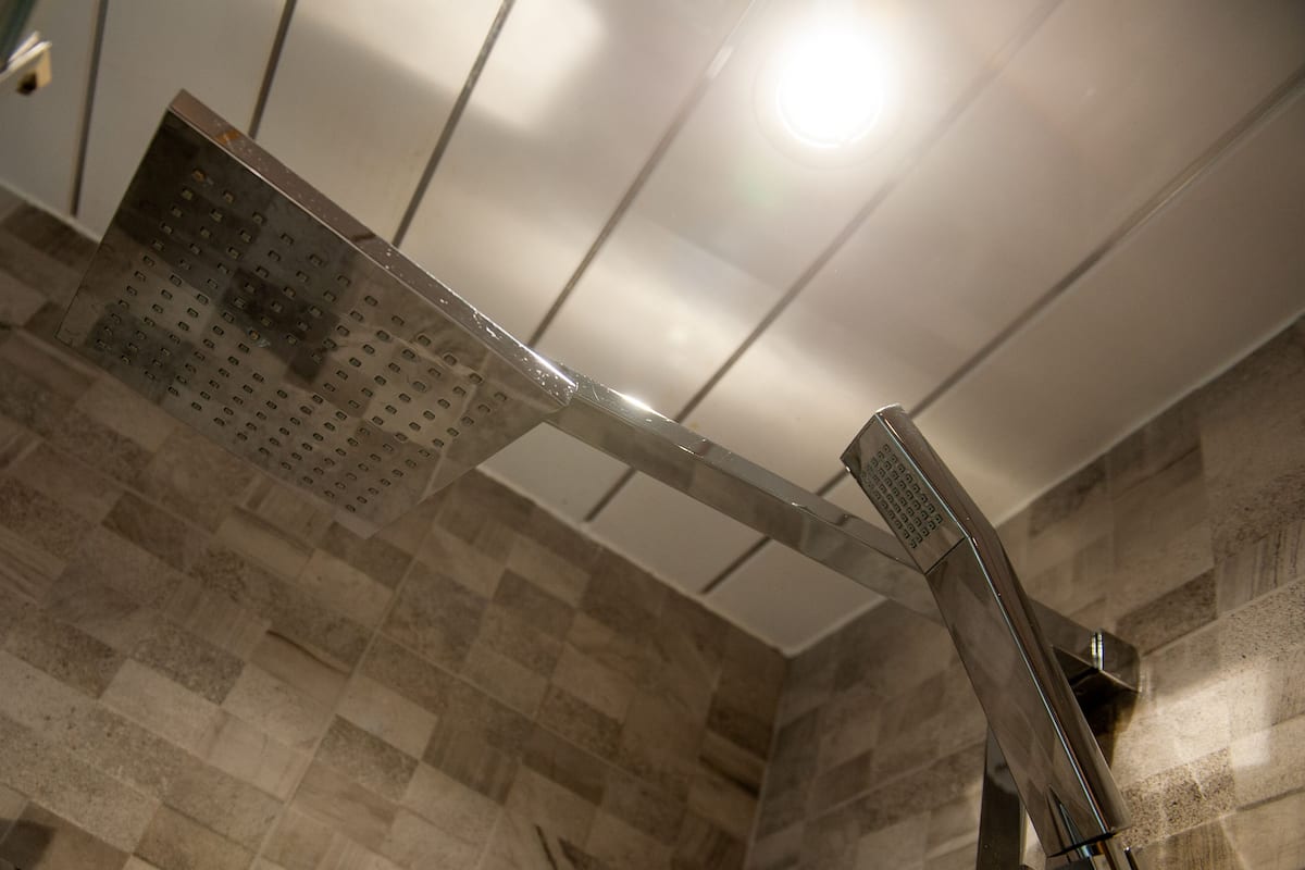 quadruple room, ensuite (( 1 double 2 singles)) | bathroom