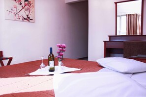 Premium bedding, minibar, in-room safe, desk - Apollo Hotel (Athens)