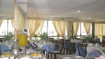 2 restaurants servant le petit déjeuner