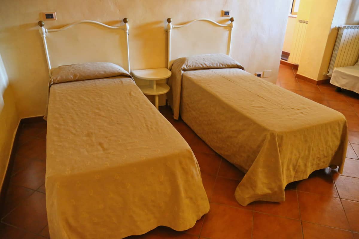 Chambre Familiale, 2 chambres | Coffres-forts dans les chambres, fer et planche Ă repasser