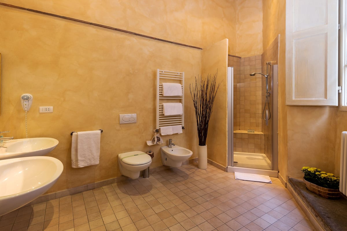 superior twin room | bathroom | shower, rainfall showerhead, free toiletries, hair dryer