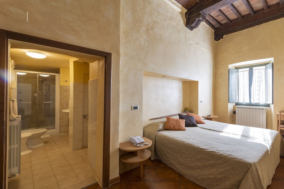 Chambre Standard Double ou avec lits jumeaux | Coffres-forts dans les chambres, fer et planche Ă repasser