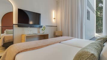 Classic-Zimmer, Balkon | Zimmersafe, Schreibtisch, Verdunkelungsvorhänge, kostenlose Babybetten