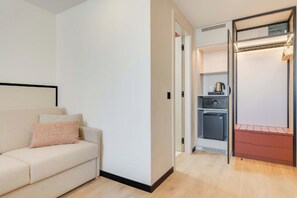 Family Room | In-room safe, desk, blackout drapes, free cribs/infant beds - The Editory Garden Carmo Funchal (Funchal)