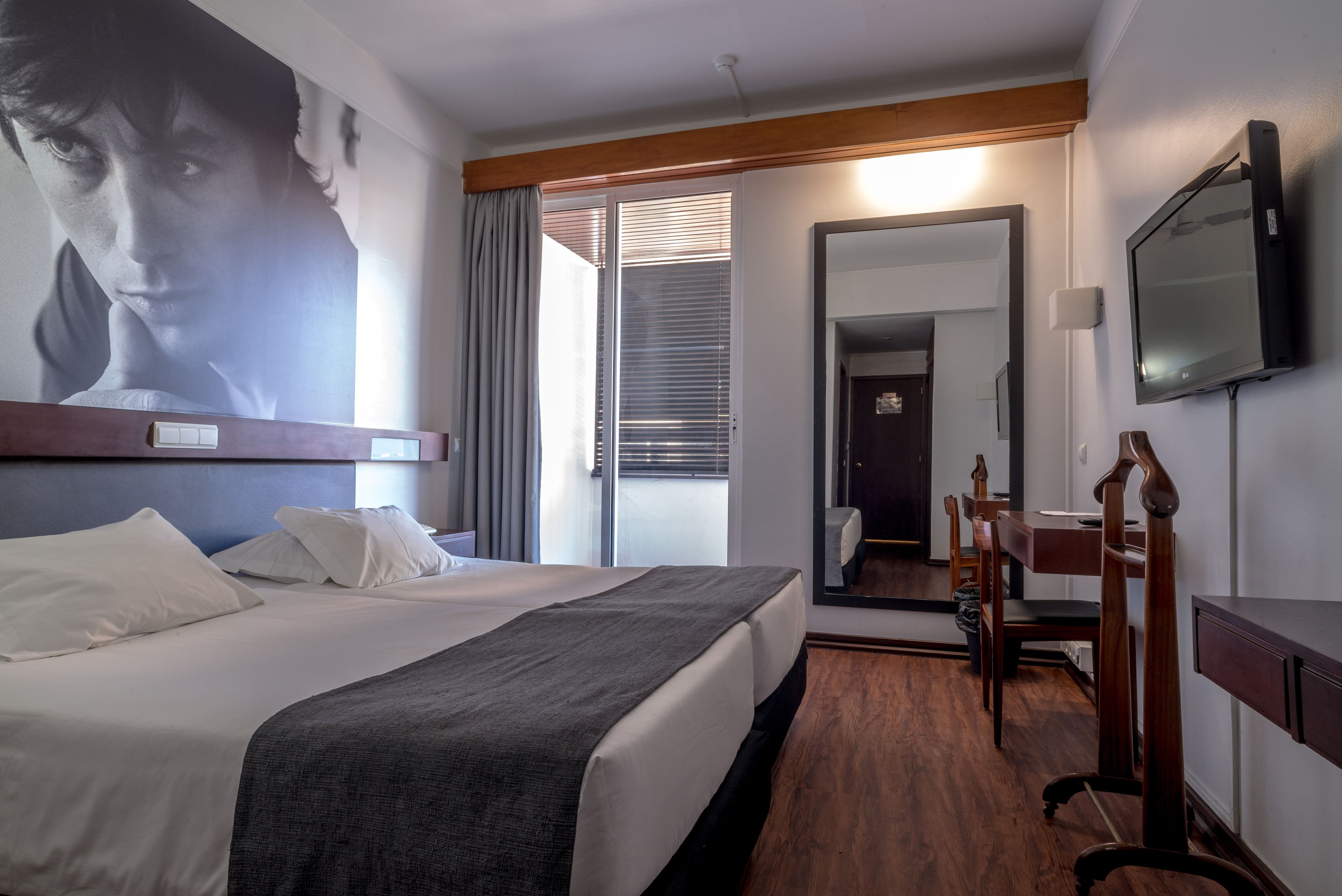 1 bedroom, in-room safe, desk, blackout curtains