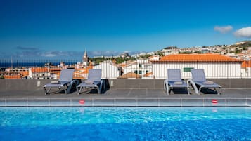Outdoor pool, open 8:00 AM to 8:00 PM, pool loungers