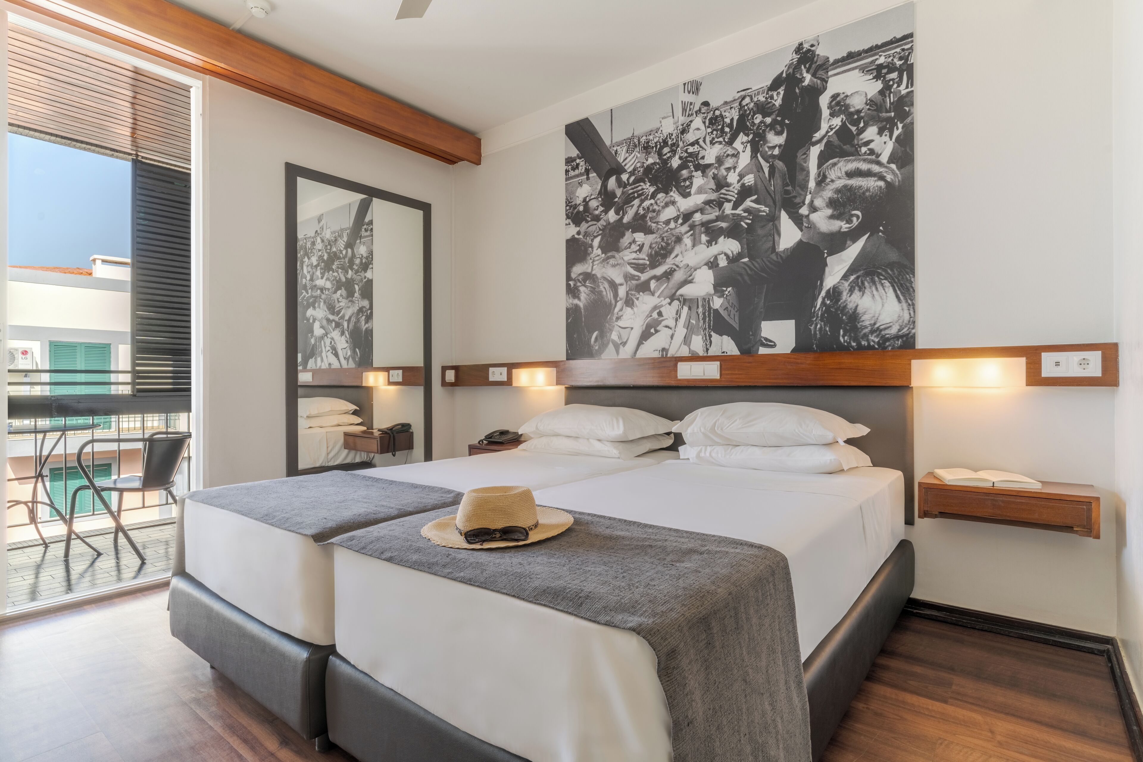 classic room, balcony | 1 bedroom, in-room safe, desk, blackout curtains