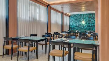 Breakfast, lunch and dinner served