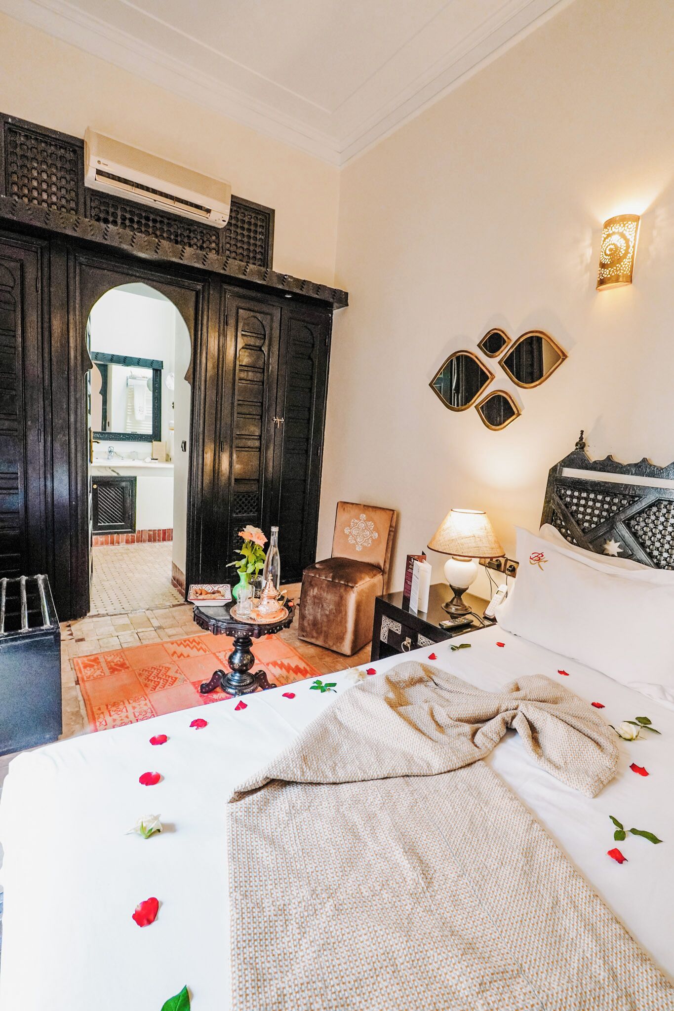 Egyptian cotton sheets, premium bedding, minibar, in-room safe