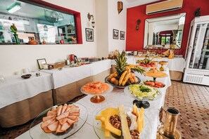 Desayuno bufé gratuito y diario