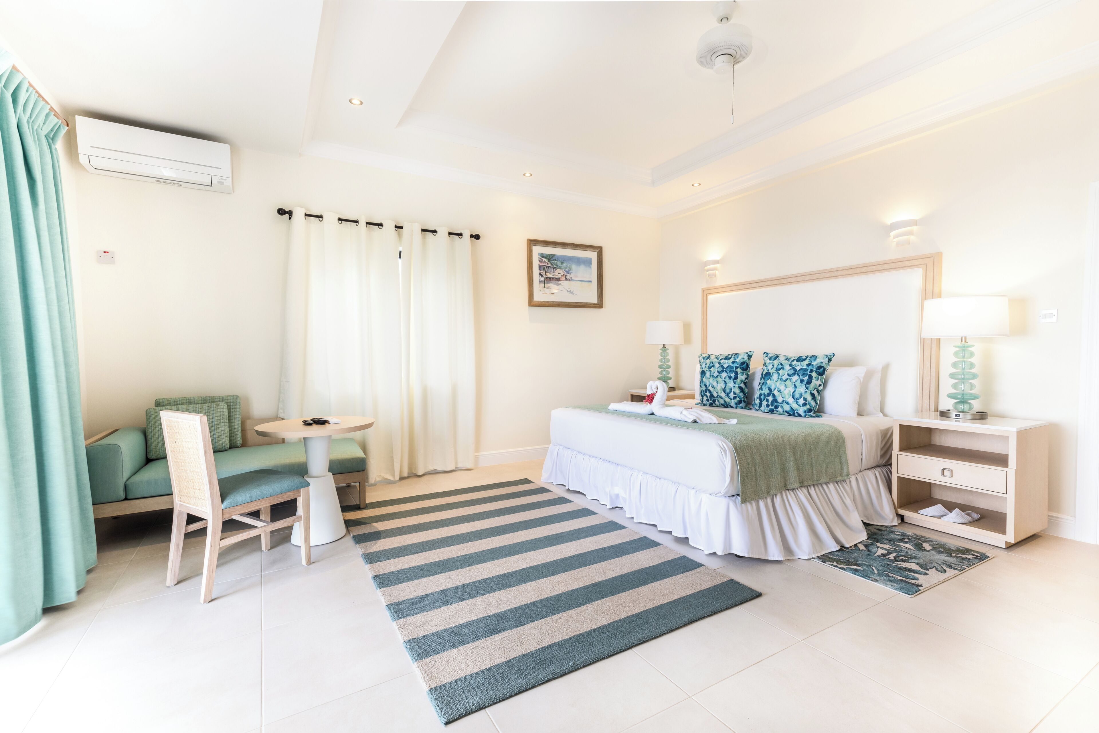 Water´s Edge Villa 2 | Ropa de cama de alta calidad y caja de seguridad en la habitación 