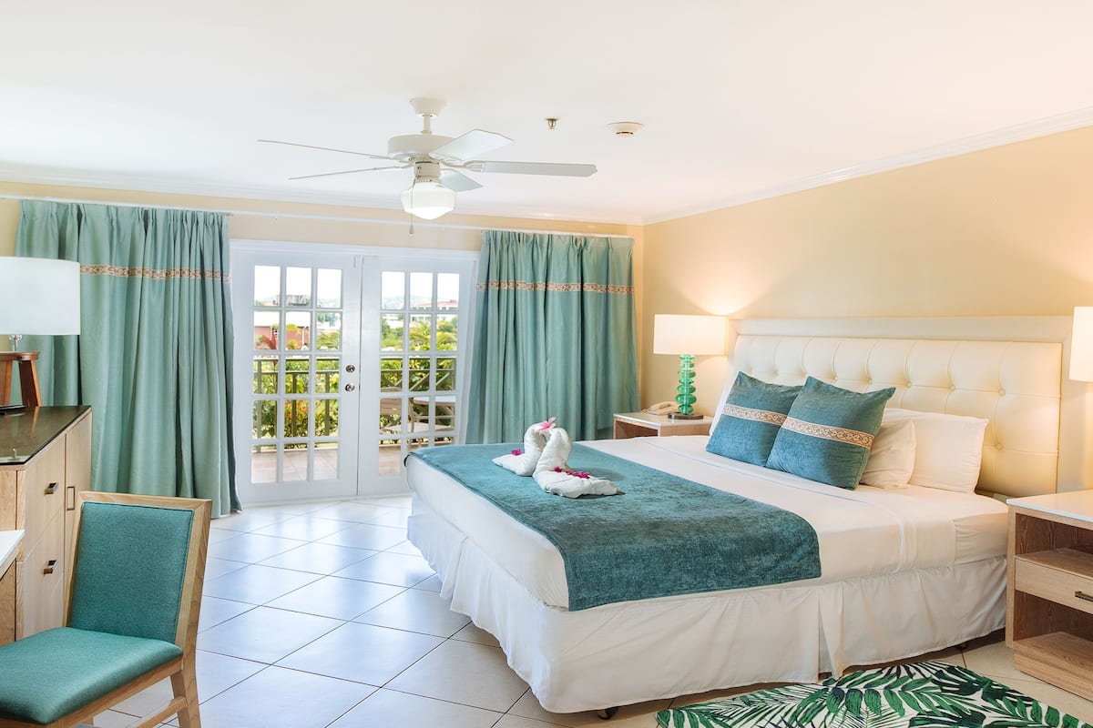 1 bedroom, premium bedding, in-room safe, desk