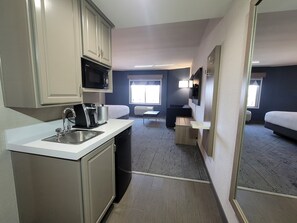 Sviitti, 1 makuuhuone | Työpöytä, pimennysverhot, silitysrauta/-lauta, ilmainen Wi-Fi