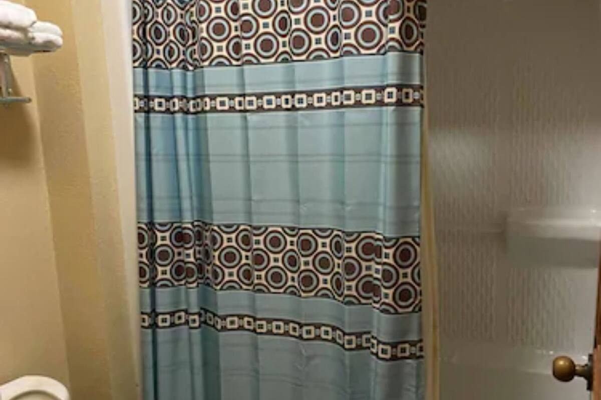 standard room, 2 queen beds, non smoking | bathroom | combined shower/bathtub, free toiletries, hair dryer, towels