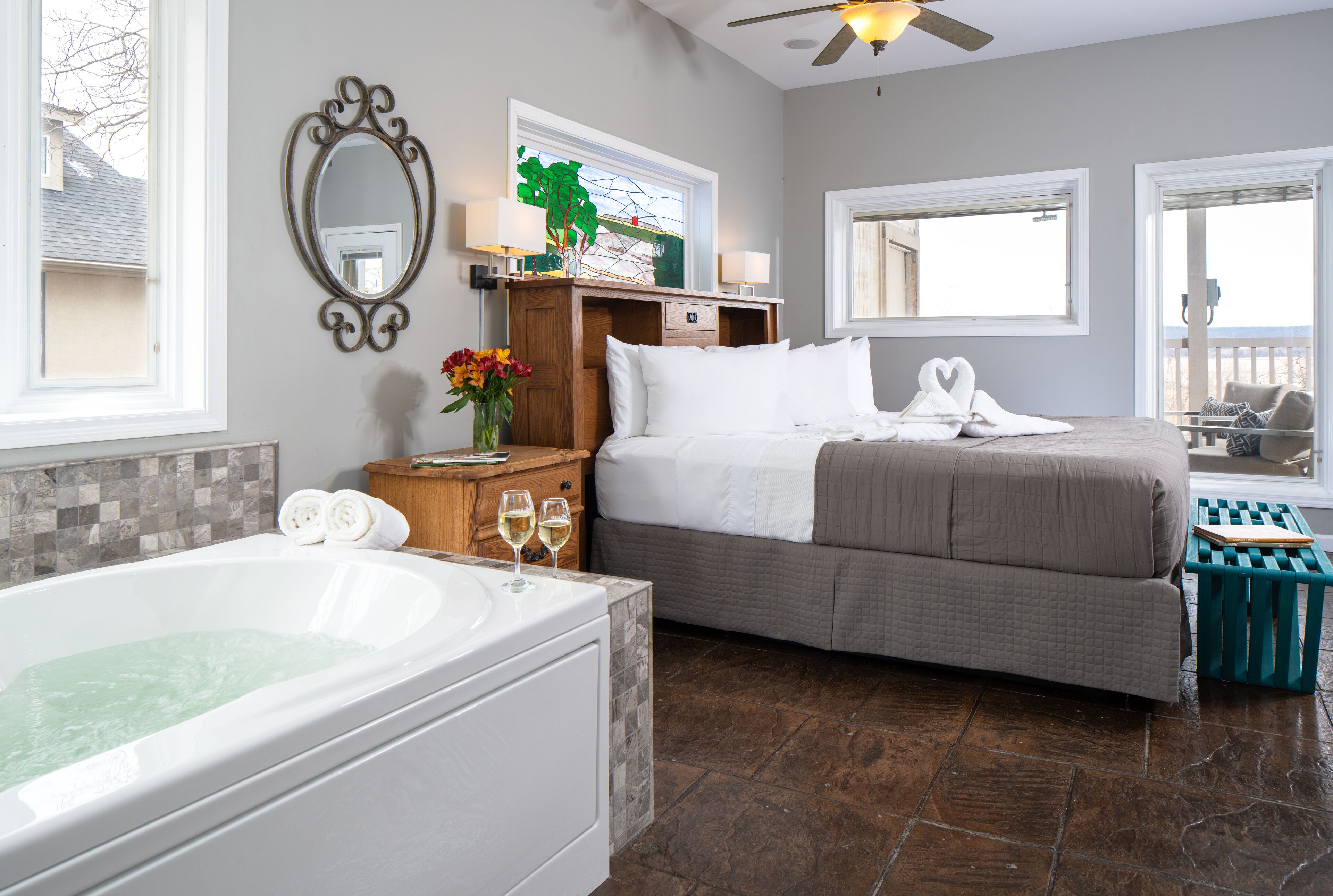 Suite, bain à remous, vue vignoble | Literie de qualité supérieure, couette en duvet d'oie